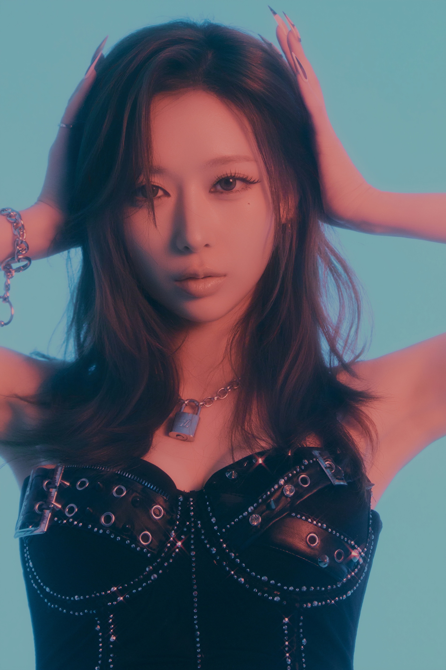 X:IN The 1st Studio Album [Chain Reaction] Concept Photo HANNAH #1